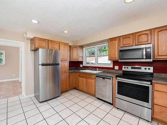 3rd image of 1155 Holz Ave