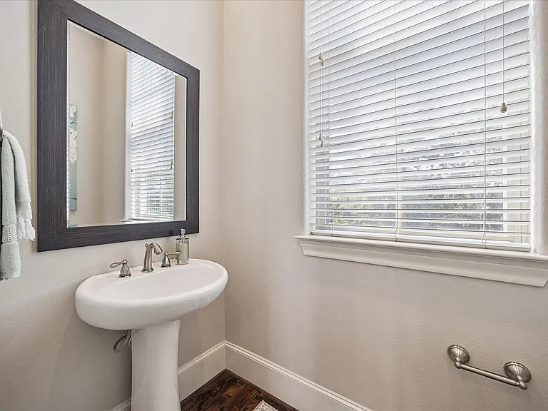 2048 Fannin Sta S — Photo 20