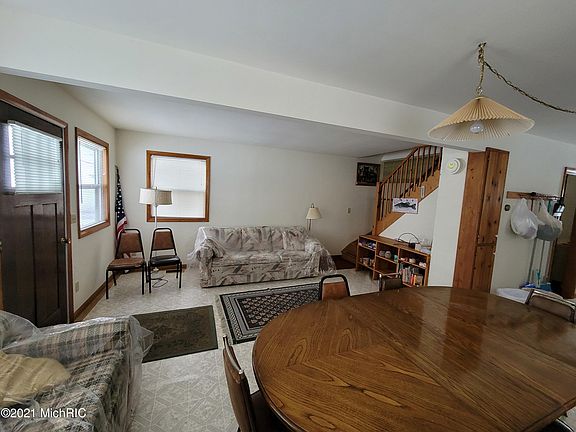 2nd image of 3013 N Hiawatha Dr