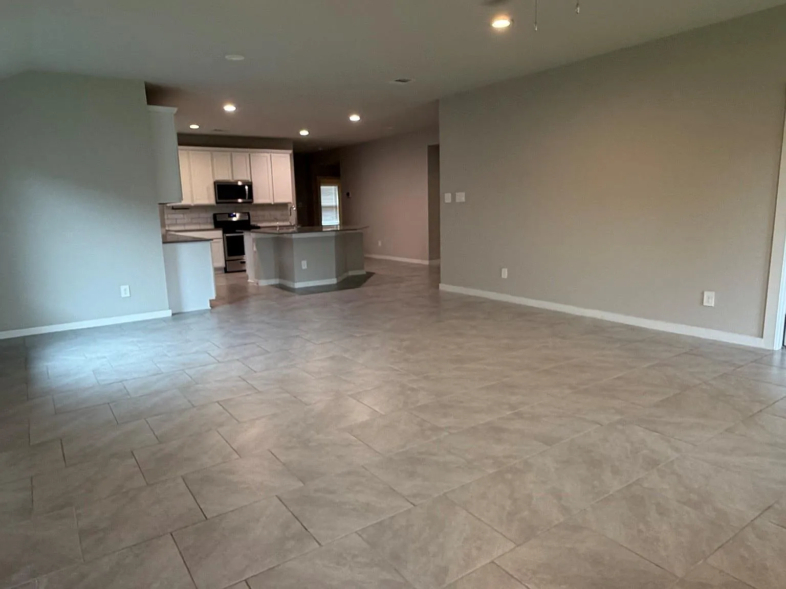 4 bed, 2.0 bath, 2040 sqft, $2,250 — Photo 3
