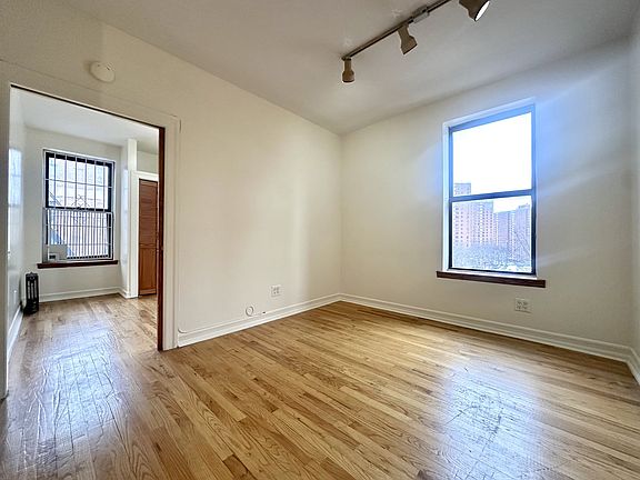 4th image of 122 La Salle St #9A