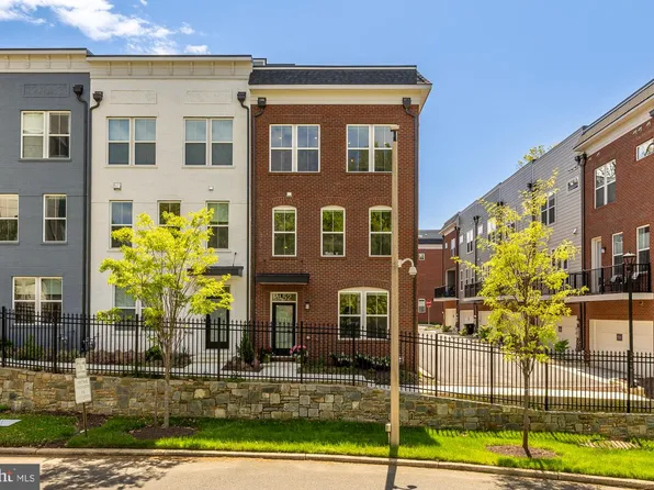 452 Altezza Dr NE, Washington, DC 20017