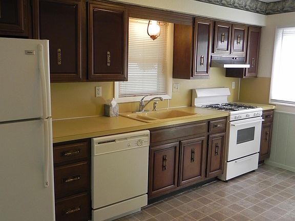Kitchen with all appliances