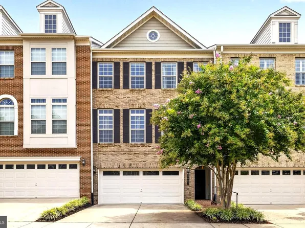 8007 Turtle Creek Cir, Gainesville, VA 20155