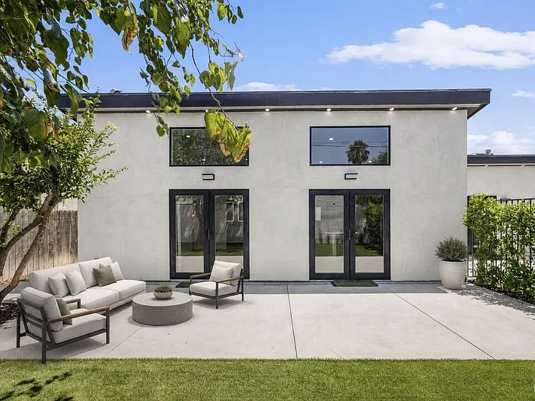 7933 Zelzah Ave — Photo 42