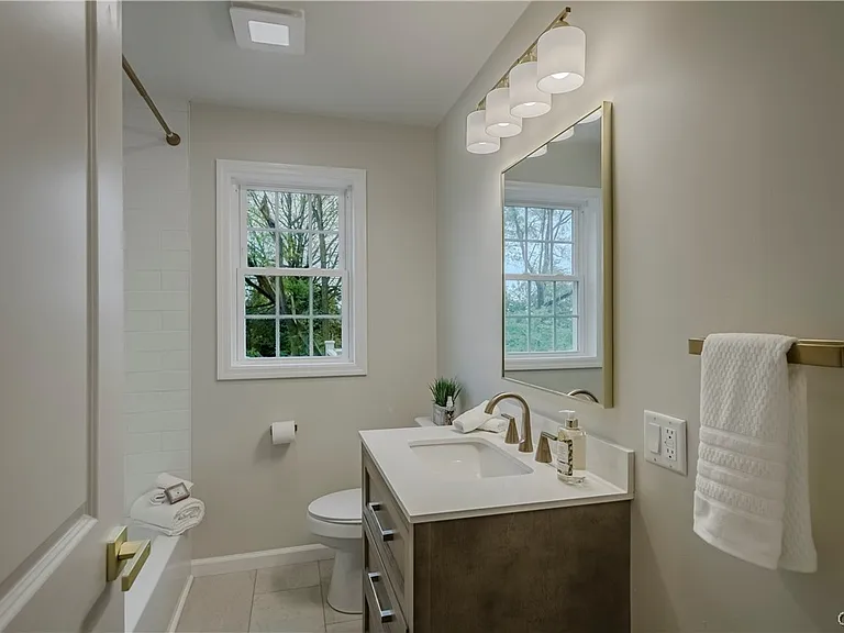 8 Terrace Hill Dr — Photo 26