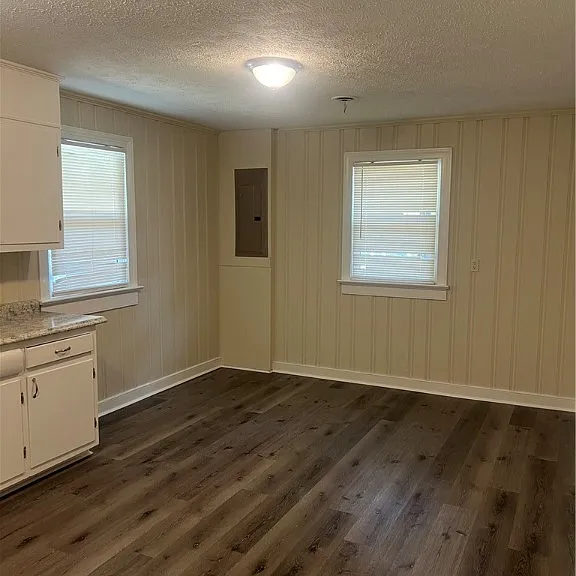 1409 Surry Ave — Photo 5