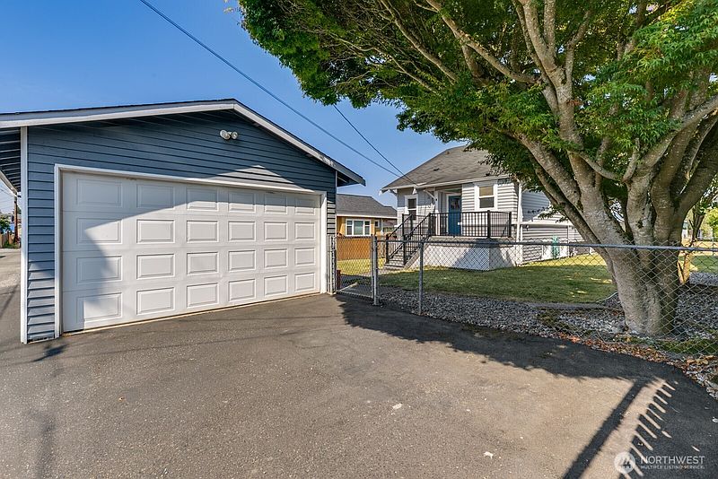 3rd image of 2716 Leonard Drive