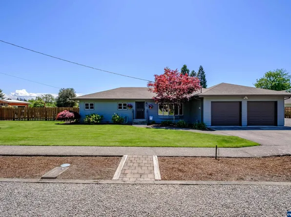 1090 E Jefferson St, Stayton, OR 97383