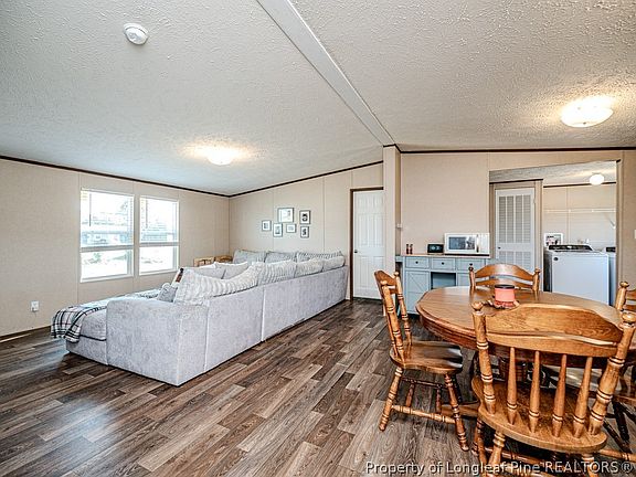 3rd image of 211 Pine Oak