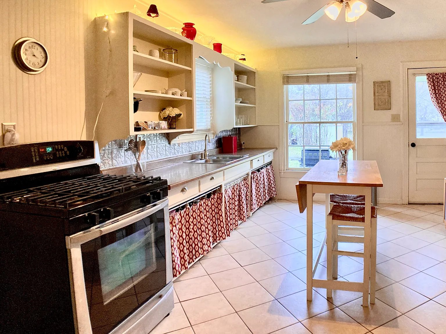 1027 W Frey St — Photo 3