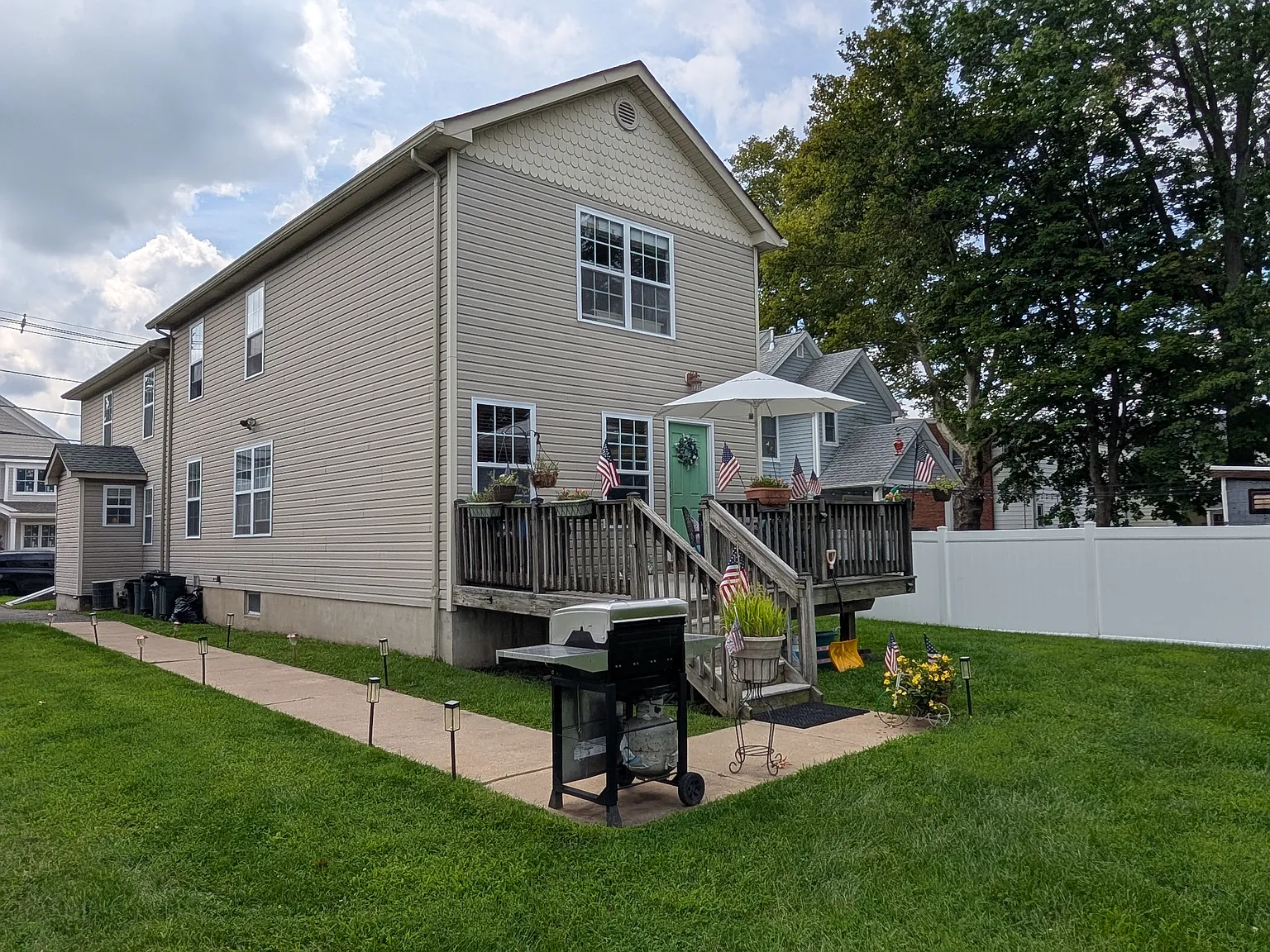 3 bed, 1.5 bath, $3,975 — Photo 3