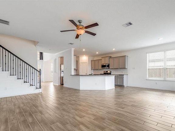 3rd image of 2614 Autumn Hills Ln