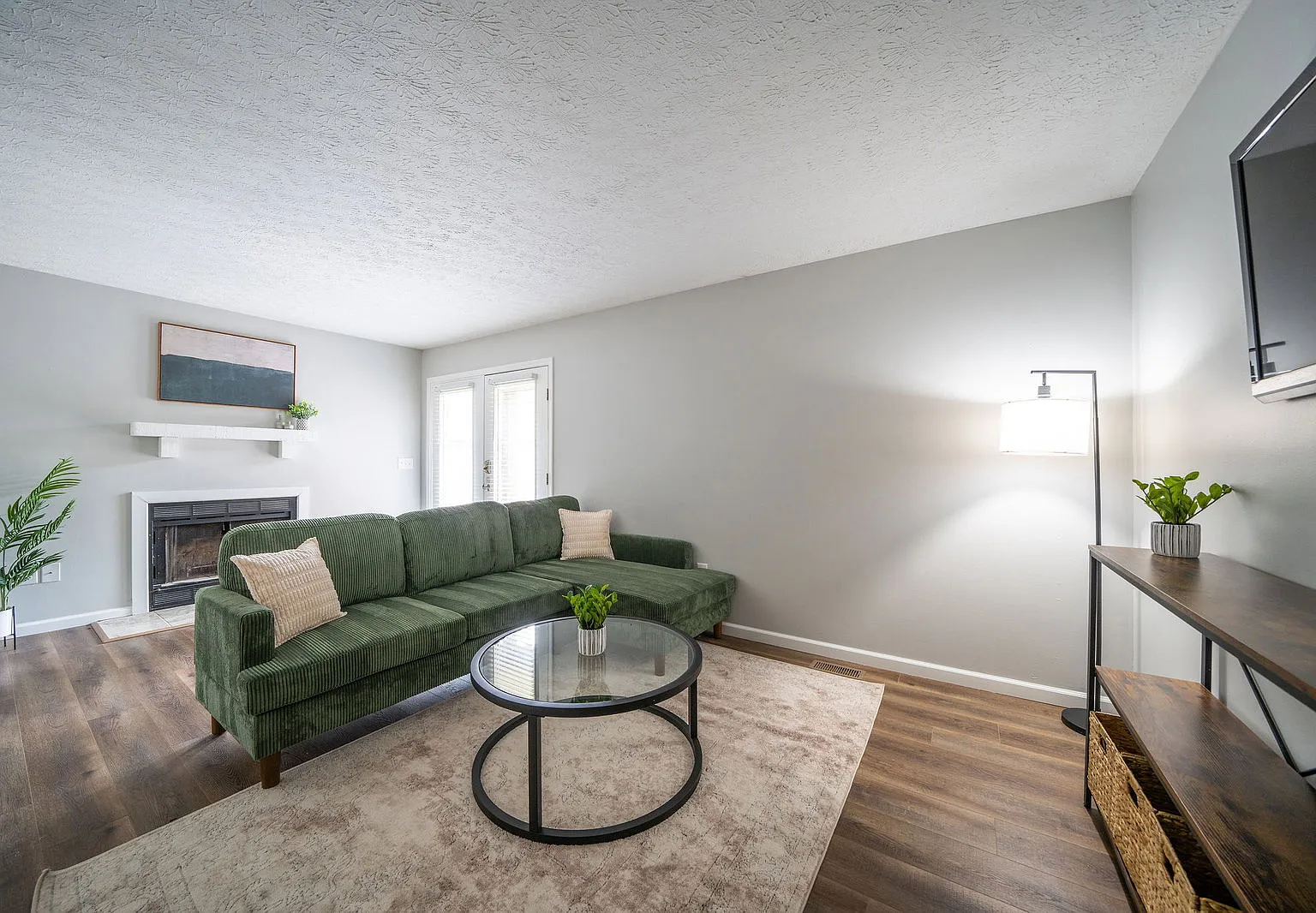 3085-3194 Griggsview Court — Photo 2