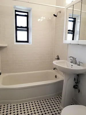 Rented by Hillel Realty Group | media 32
