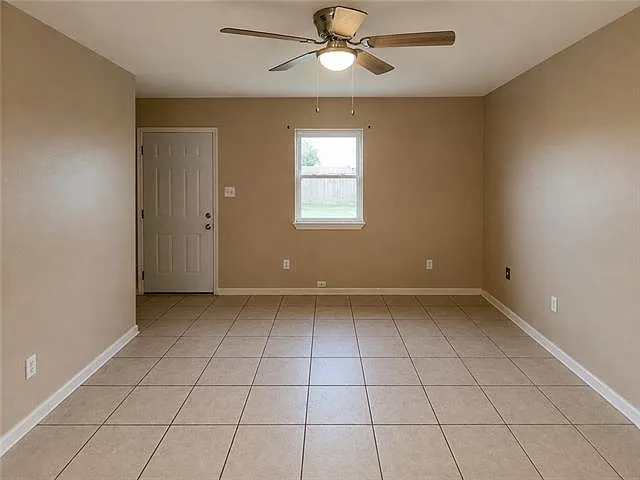 2 bed, 1.0 bath, 1000 sqft, $1,000 — Photo 3