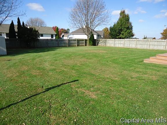 4th image of 124 Oakwood Ln