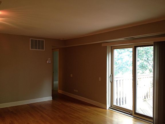 3rd image of 2036 N Larrabee St #300