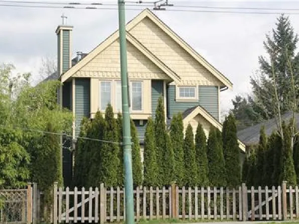 1949 E Broad Way, Vancouver, BC V5N 1W4