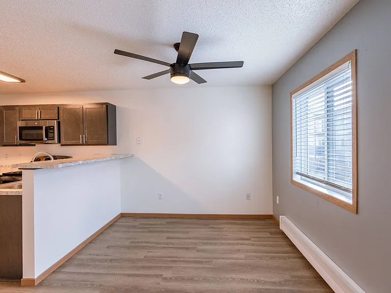 Fargo, ND Sunwood Apartments | Studio