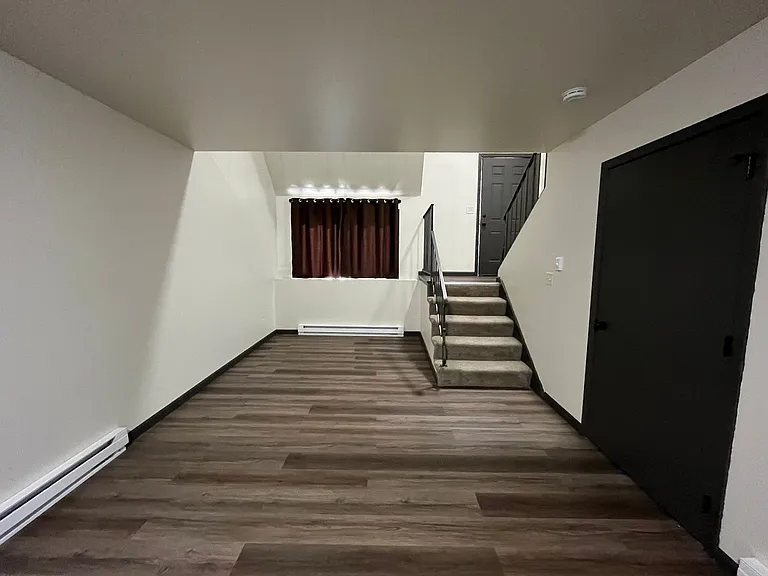 555 Sandra Ln — Photo 2