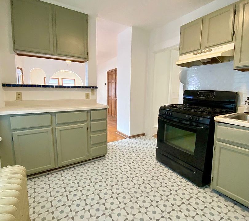 1st image of 835 Margaret St