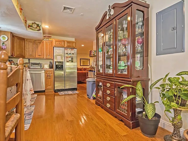 45 Nightingale St #B — Photo 32