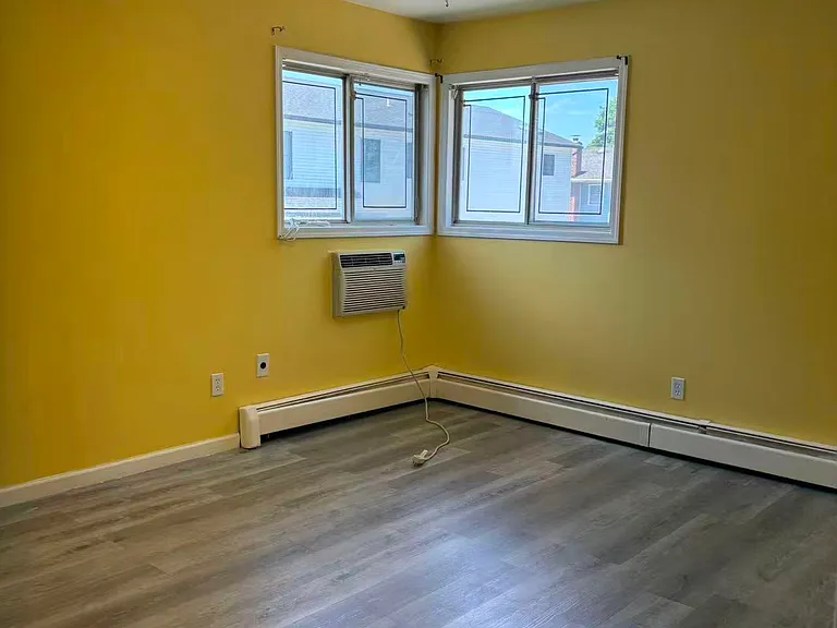 2823 Oswego St N — Photo 11