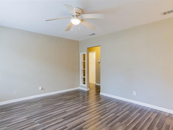 4th image of 6925 Woodley Dr