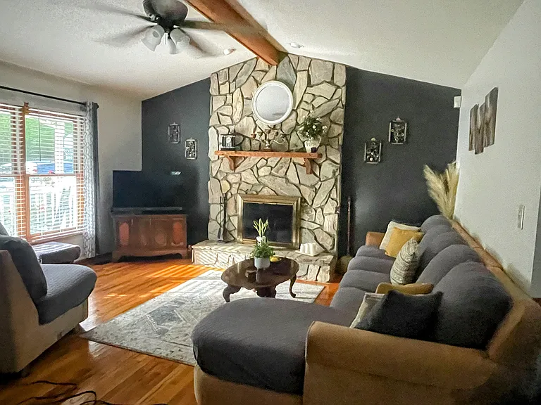 1631 Warwick Ct — Photo 16