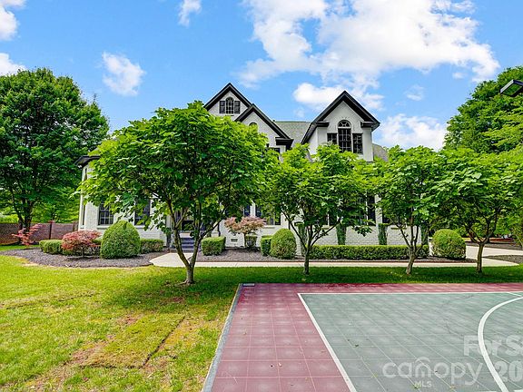 2nd image of 8707 Fairview Rd