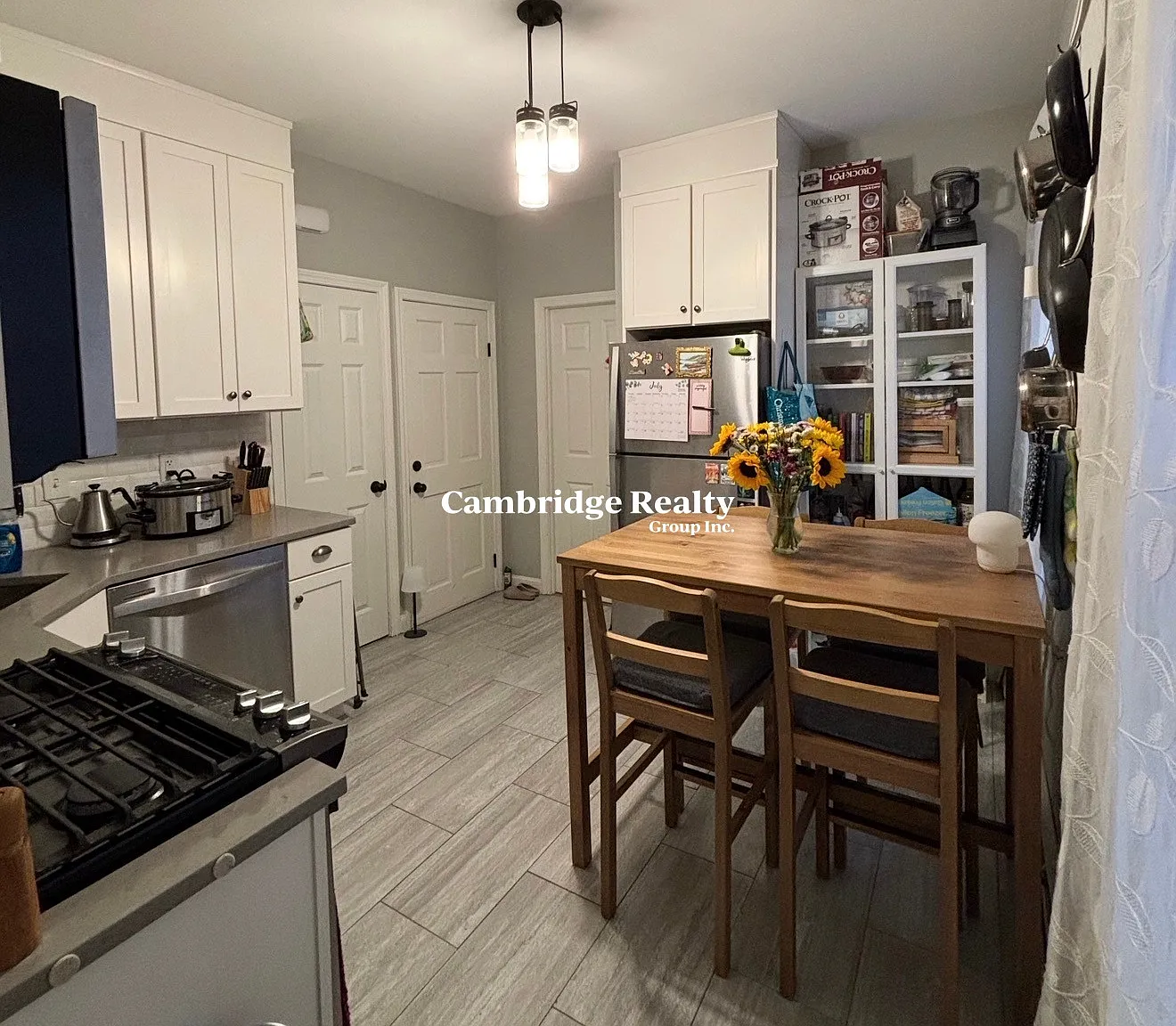2 bed, 1.0 bath, 860 sqft, $3,400 — Photo 4
