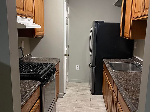 3rd image of 39 N 10th St APT 3A