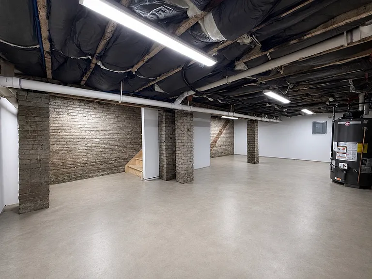 160 Main St #1 — Photo 36