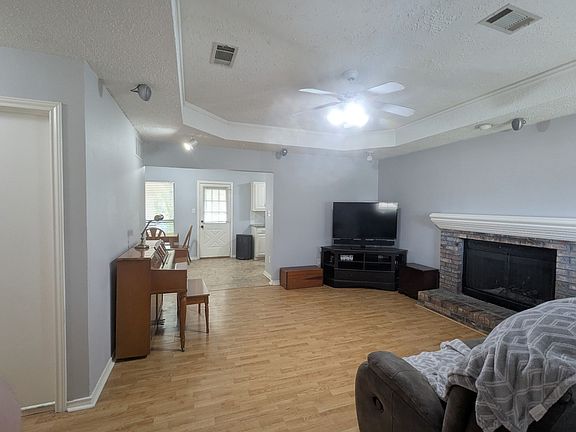 2nd image of 3818 Missouri St