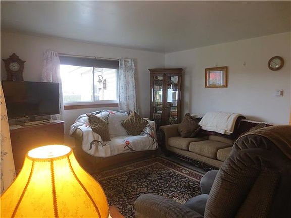 3rd image of 34 Sunset Dr