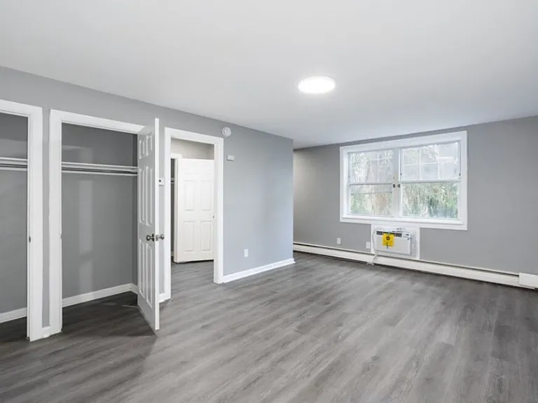 Willow Court Apartments — Photo 12