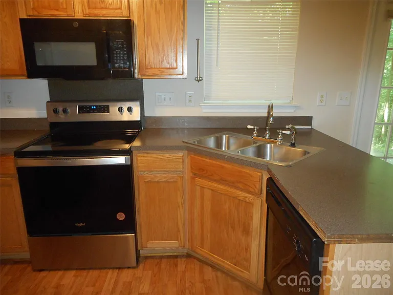 8037 Shiny Meadow Ln — Photo 4