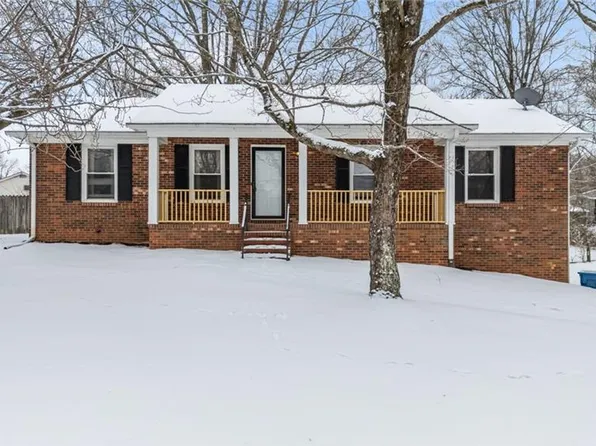 147 W Renee Dr, Advance, NC 27006