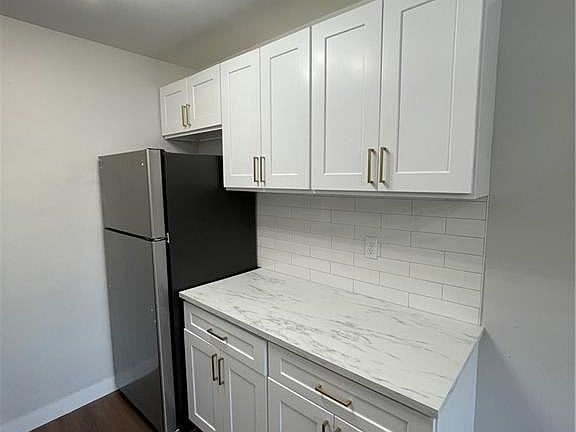 4th image of 203 Barclay Mnr APT 2C