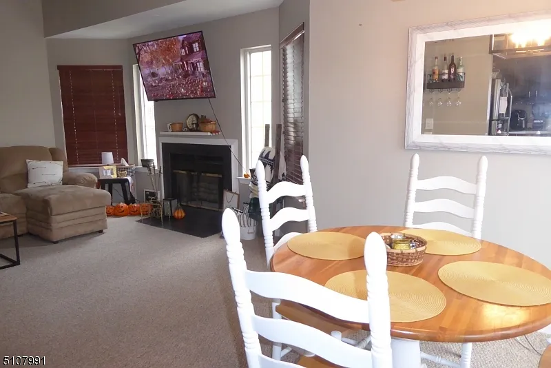 2 bed, 2.0 bath, $2,800 — Photo 4