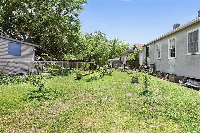 2 bed, 1.0 bath, 936 sqft, $1,325 — Photo 2