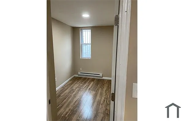 Building Photo - 5924 Windsor Ave #1