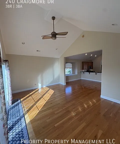 240 Craigmore Dr — Photo 11