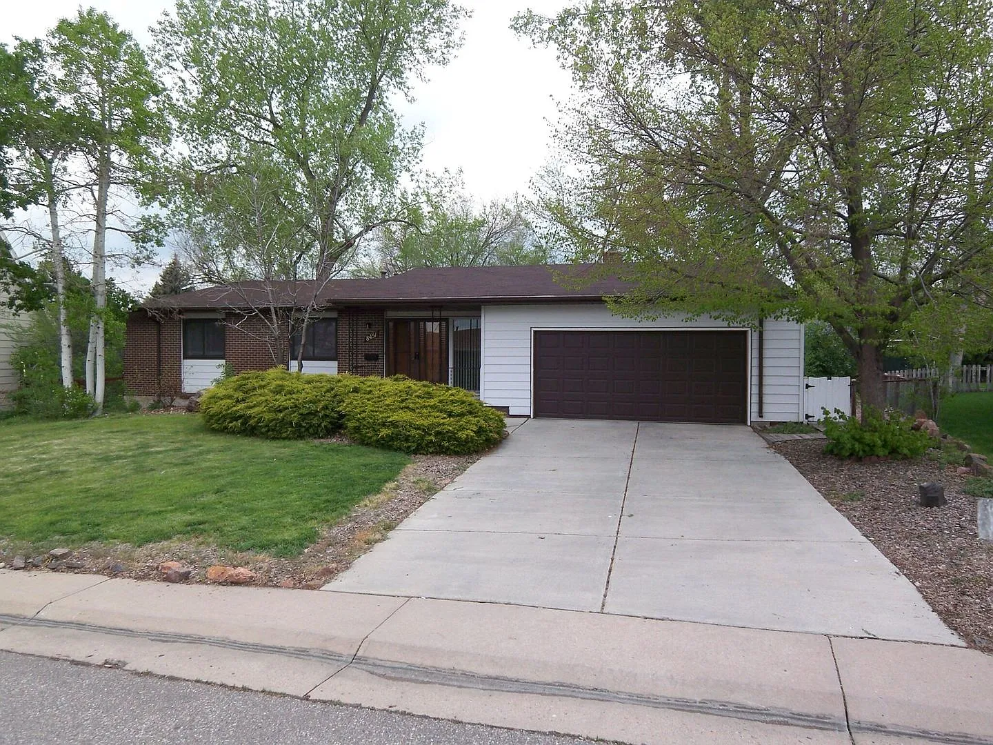 $0 Deposit Option! Walnut Hills Division, New Appliances, Garage, Fireplace, Storage! — Photo 1