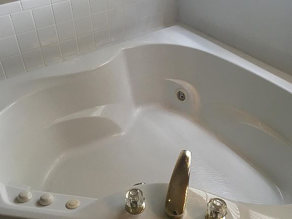 5th image of 106 Center Point Ct