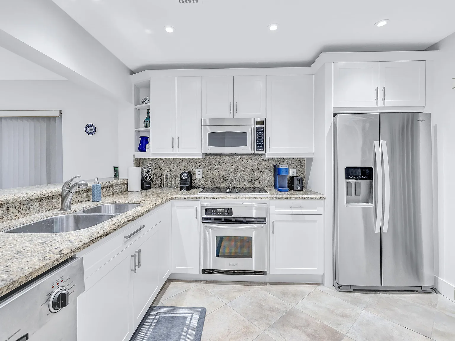2 bed, 2.0 bath, 1200 sqft, $4,000 — Photo 4