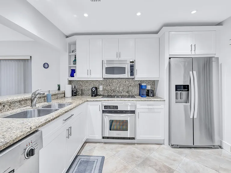 351 Club Cir #210 — Photo 4