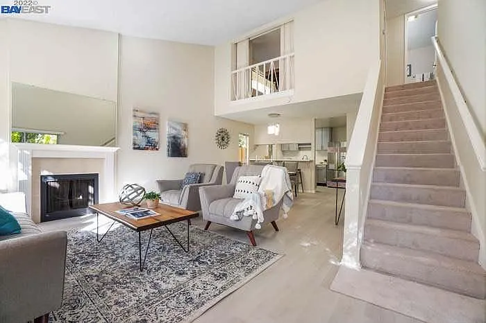 3 bed, 1355 sqft, $4,450 — Photo 4