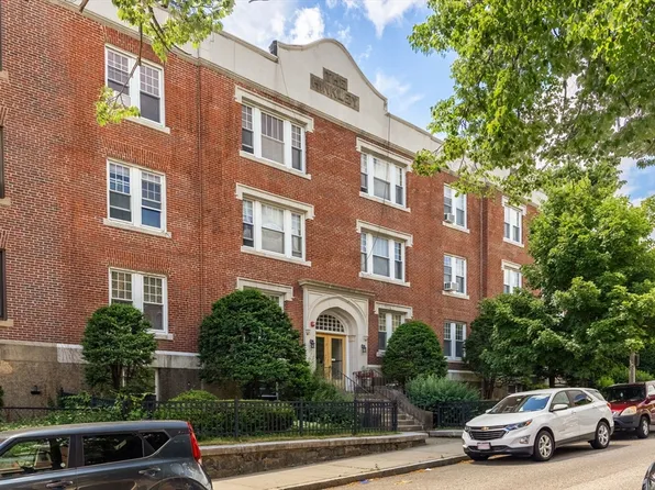 18 Park Vale Ave APT 4, Boston, MA 02134